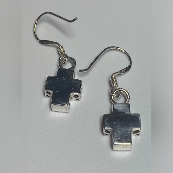 Silpada Vintage Rare HTF Sterling Silver Petite Filigree Cross on French Wires - Picture 11 of 13